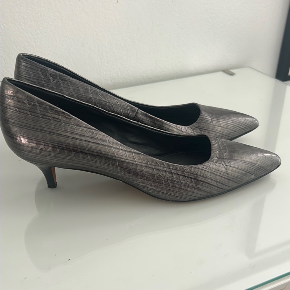 Donald Pliner Elegant Gray Women's Pumps